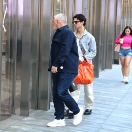 Joe Jonas alături de avocatul lui la biroul unde a avut loc medierea cu Sophie Turner
