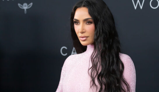 Kim Kardashian s-a pozat în pijamale, dar toate privirile au fost ațintite asupra bustului ei. Ce tip de sutien a purtat diva