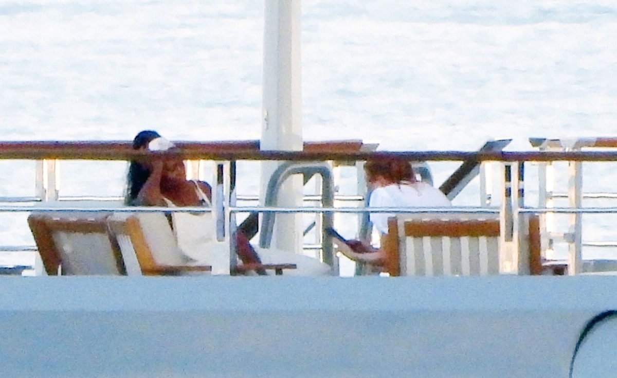 Michelle Obama, în compania unor prietene, la bordul unui iaht de lux