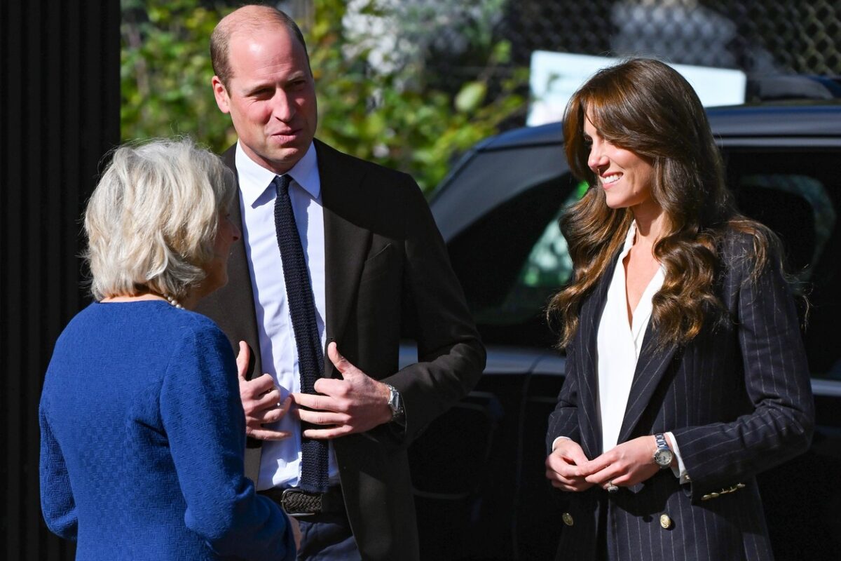 Kate Middleton și Prințul William discută cu admiratorii lor