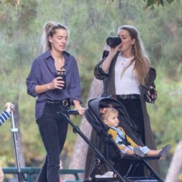 Amber Heard alături de fiica sa, Oonagh, care se află într-u cărucior