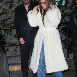Jennifer Lopez și Ben Affleck în timp ce părăsesc un restaurant de lux din Los Angeles