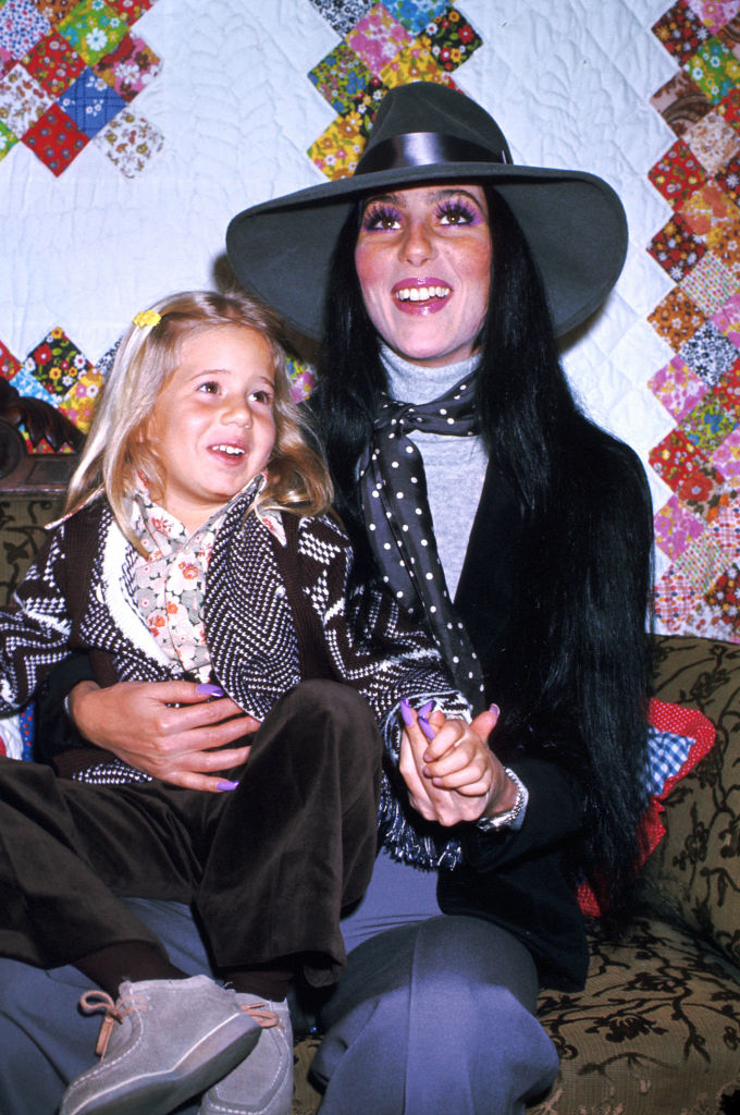 Cher, alături de fiica ei Chastity, în copilărie