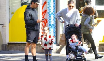 Joe Jonas și fiicele sale pe stradă în New York, în haine lejere