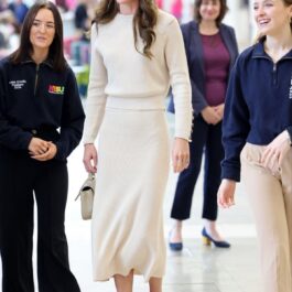 Kate Middleton a purtat un compleu crem care a fost făcut în România