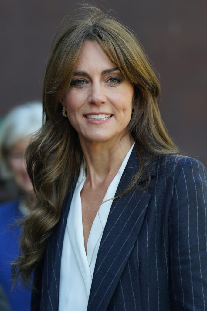 Kate Middleton și-a făcut breton și și-a deschis culoarea părului