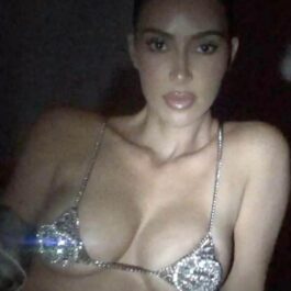 Kim Kardashian, într-un sutien minuscul cu cristale