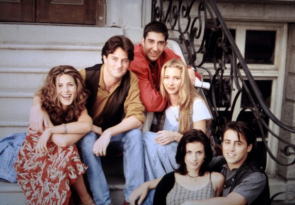 Jennifer Aniston, Lisa Kudrow, David Schwimmer, Courteney Cox, Matt LeBlanc și Matthew Perry într-o fotografie din Friends