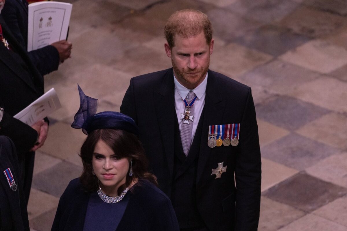 Prințul Harry alături de Prințesa Eugenie la ceremonia de încoronare a Regelui Charles