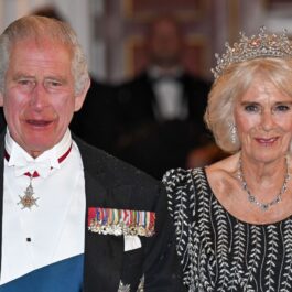 Regele Charles alături de Regina Camilla care poartă tiara Reginei Elisabeta