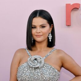 Selena Gomez a purtat o rochie cu paiete la un eveniment public