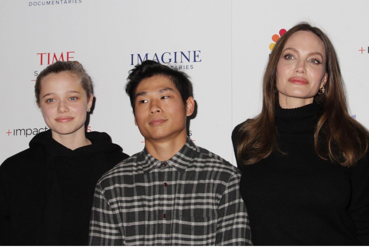 Angelina Jolie, alături de doi dintre copiii ei, la un eveniment