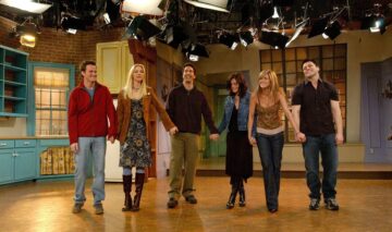 Matt LeBlanc, Courteney Cox, Jennifer Aniston, Matthew Perry, Lisa Kudrow și David Schwimmer pe platourile de filmare ale serialului Friends