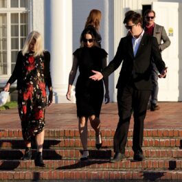 Familia și prietenii lui Matthew Perry la înmormântarea actorului