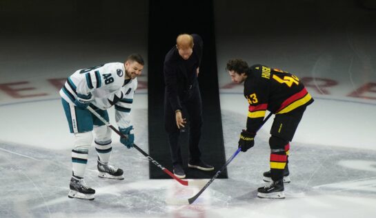 Meghan Markle și Prințul Harry au participat la meciul Vancouver Canucks. Fiul Regelui Charles și-a demonstrat talentul pe gheață