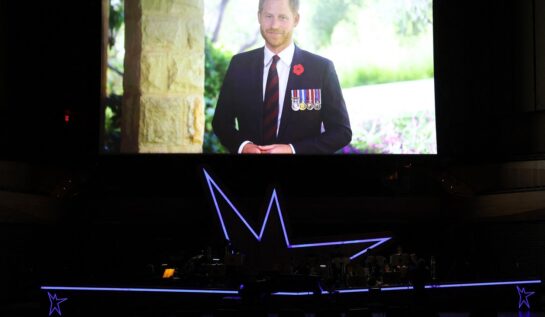 Prințul Harry a purtat medaliile militare în interiorul casei din Montecito. Ducele de Sussex a flmat un clip pentru Stand Up for Heroes