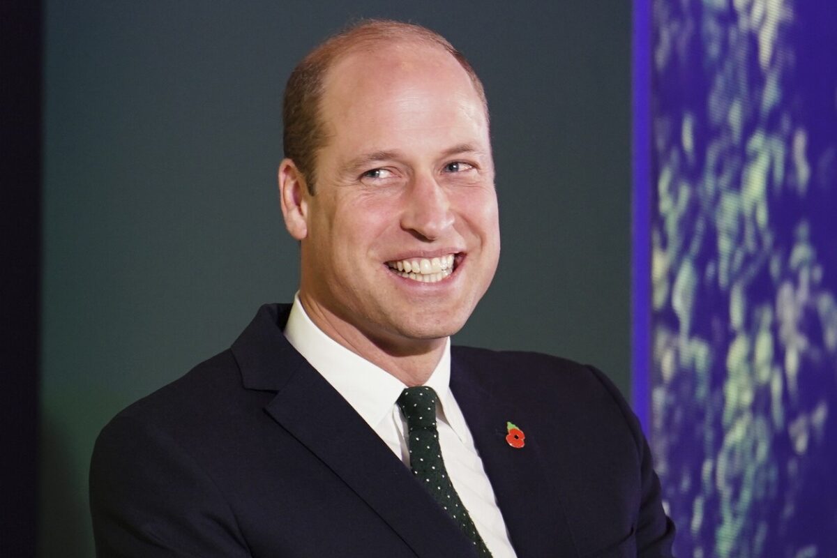 Prințul William, zâmbind, la un eveniment din Singapore
