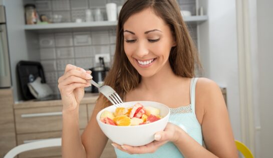 Cât de bine e să mănânci fructe pe stomacul gol. Ai grijă de sănătatea corpului tău