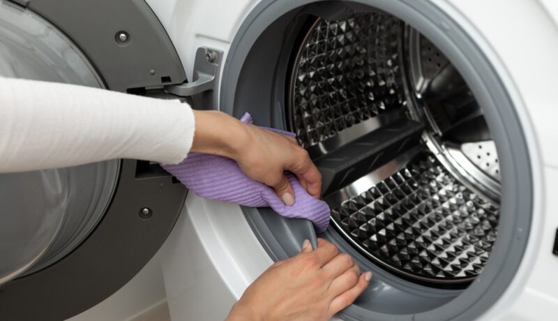 Cel mai simplu mod de a curăța mașina de spălat. Cum poți scăpa de murdărie cu doar două ingrediente