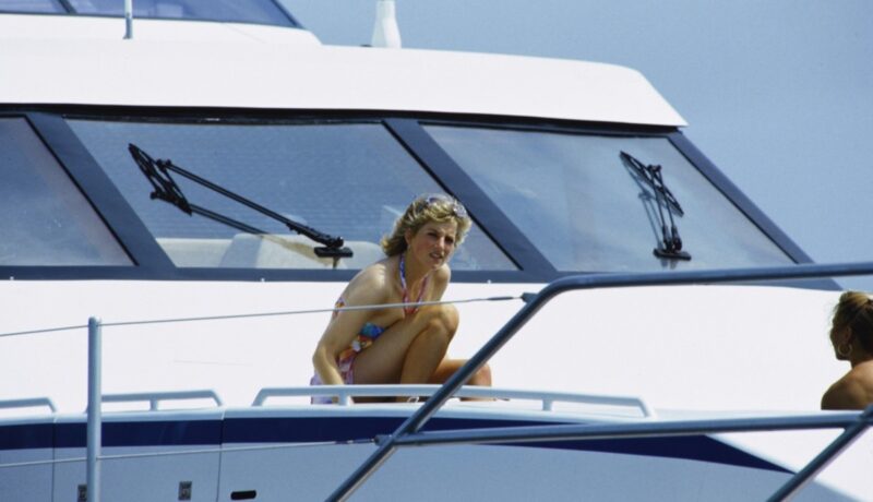 Detalii mai puțin cunoscute despre ultima vacanță a Prințesei Diana. Ce amănunte au ieșit la iveală în sezonul șase al serialului The Crown