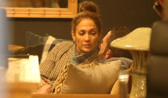 Jennifer Lopez și Ben Affleck s-au sărutat într-un magazin din Los Angeles. Cei doi au mers împreună la cumpărături