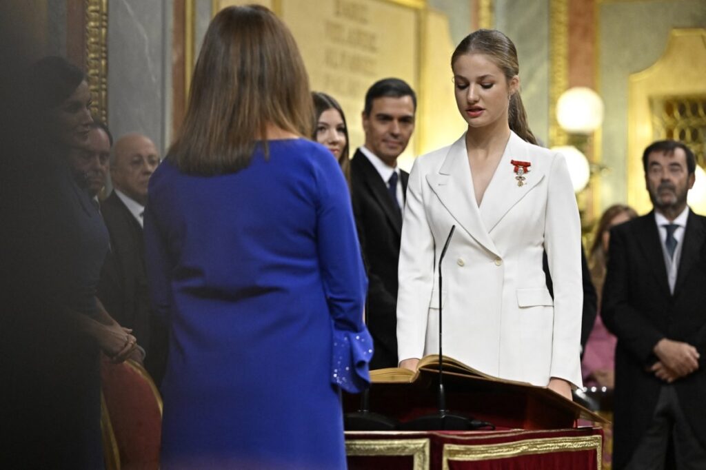 Prințesa Leonor în timpul jurământului față de Constituția Spaniolă