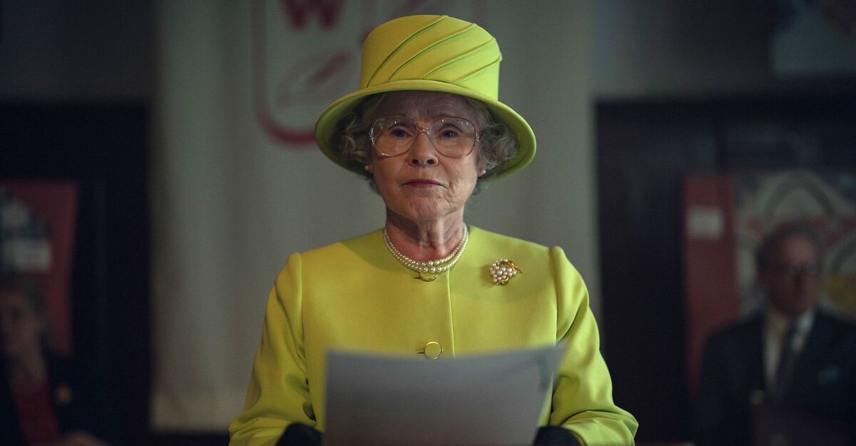 Imelda Staunton, în rolul Reginei Elisabeta a II-a în The Crown, imagini de la filmări
