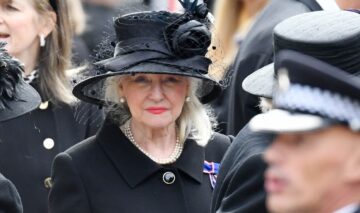 Angela Kelly s-a mutat de la Castelul Windsor. Mâna dreaptă a Reginei Elisabeta a II-a a lucrat timp de 25 de ani pentru Majestatea Sa