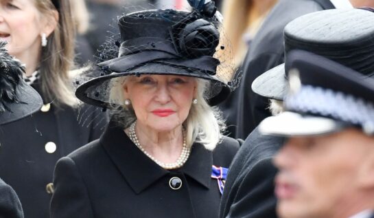 Angela Kelly s-a mutat de la Castelul Windsor. Mâna dreaptă a Reginei Elisabeta a II-a a lucrat timp de 25 de ani pentru Majestatea Sa