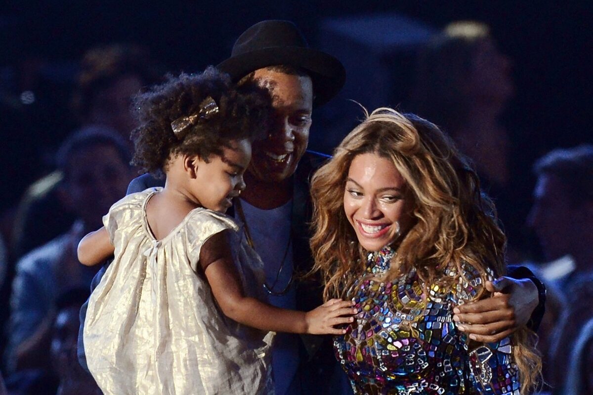 Beyoncé și Blue Ivy în timpul unui concert
