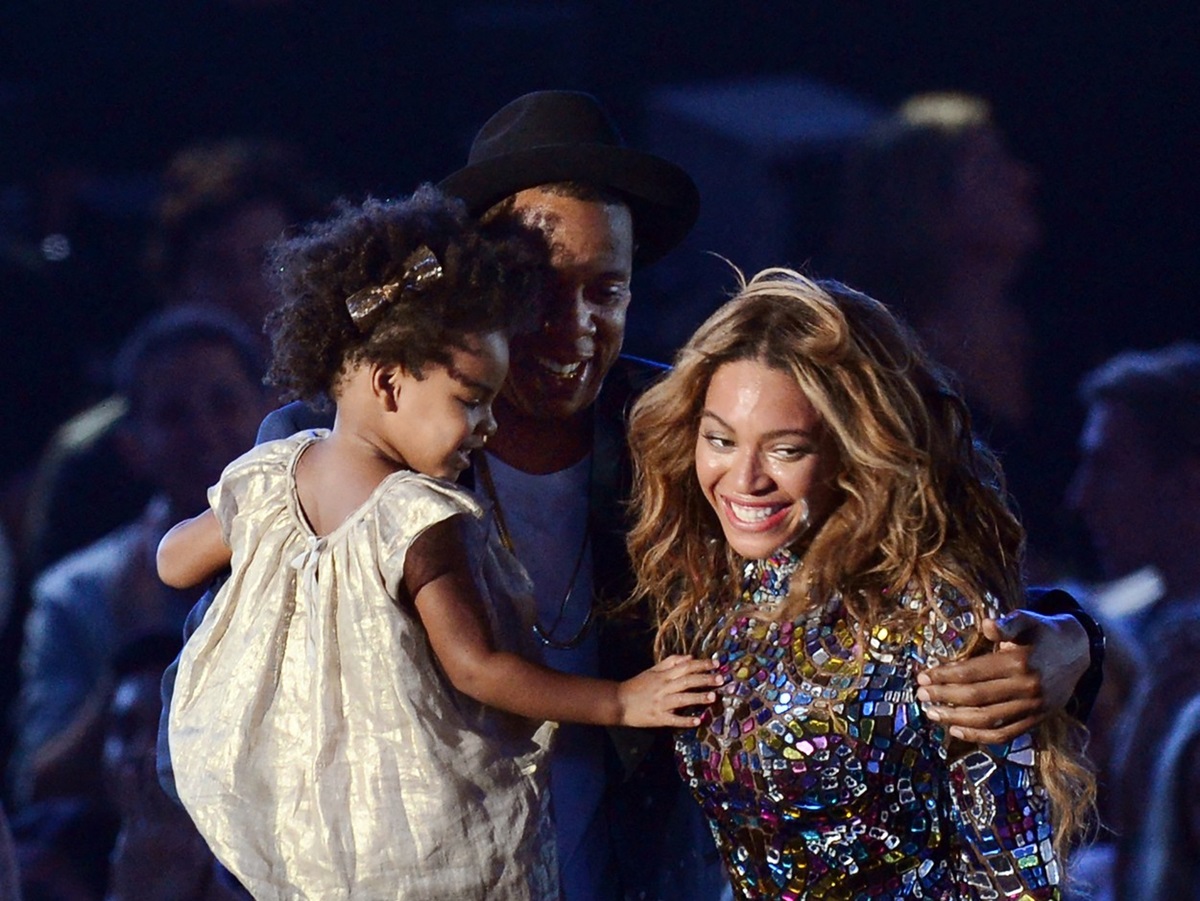 Beyoncé și Blue Ivy în timpul unui concert