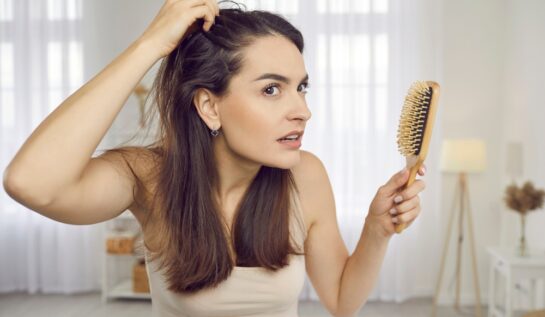 Ce nutrienți e indicat să consumi pentru a preveni căderea părului. Sfaturile dermatologilor te-ar putea ajuta