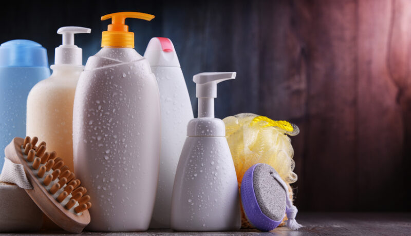 Șampoane nocive pentru podoaba capilară. Află de la experți de ce să le eviți