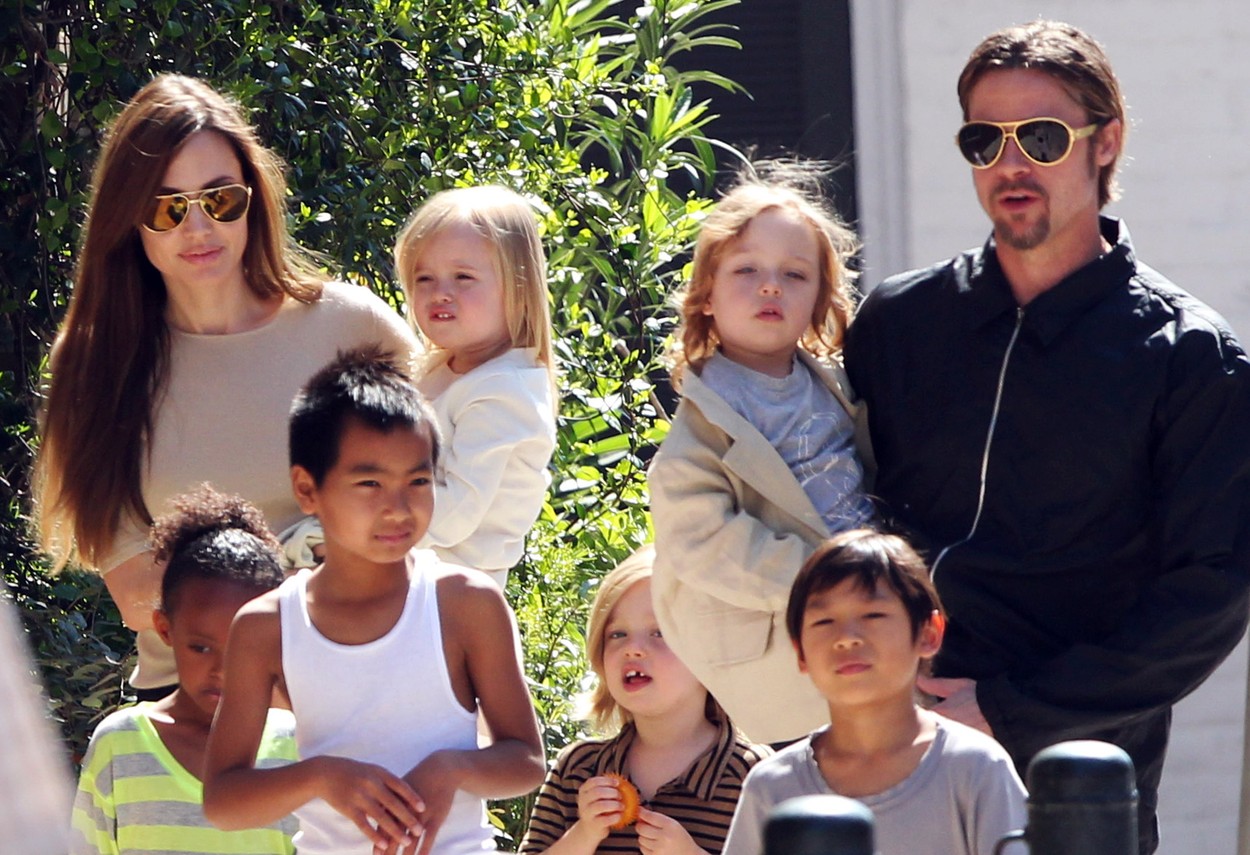 Brad Pitt, alături de Angelina și copiii lor