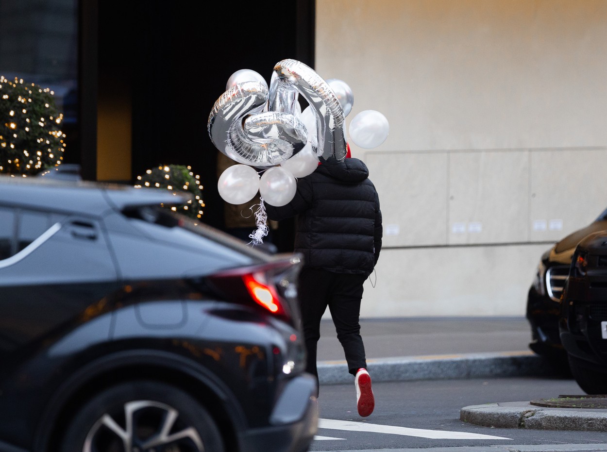 Baloane aniversare livrate pentru Brad Pitt