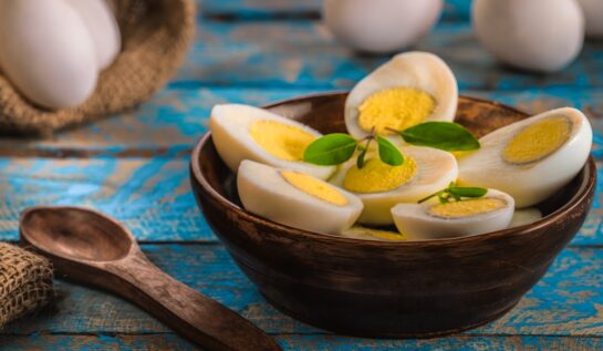 Trebuie să renunți la ouă dacă ai colesterolul mărit? Nutriționiștii clarifică un vechi mit alimentar