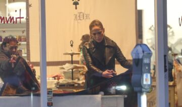 Jennifer Lopez în timp ce face cumpărături pe insula Saint-Barthelemy