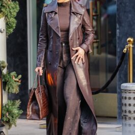 Jennifer Lopez într-o ținută monocormatică la cumpărăturile făcute după Crăciun