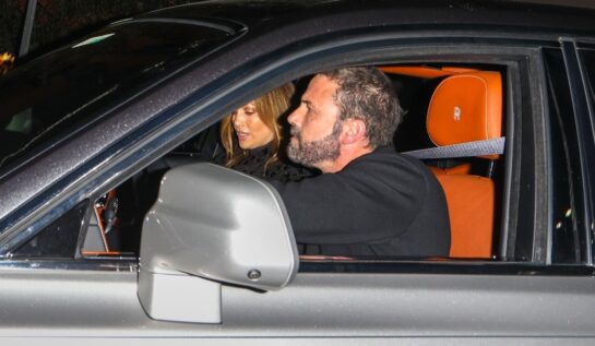 Jennifer Lopez și-a expus silueta în timpul unei întâlniri de afaceri. Cântăreața a fost însoțită de Ben Affleck