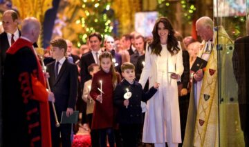 Prințul William și Kate Middleton au publicat noua felicitare de Crăciun. Imaginea surprinde întreaga lor familie