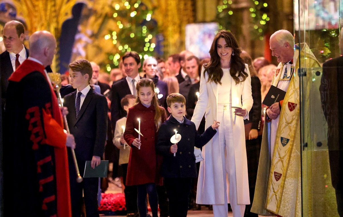 Kate Middleton alături de Prințul George, Prințul Louis și Prințesa Charlotte la slujba de colinde de Crăciun