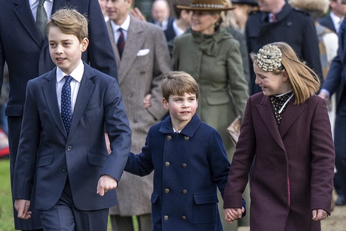 Prințul George, Prințul Louis și Mia Tindall după slujba de Crăciun