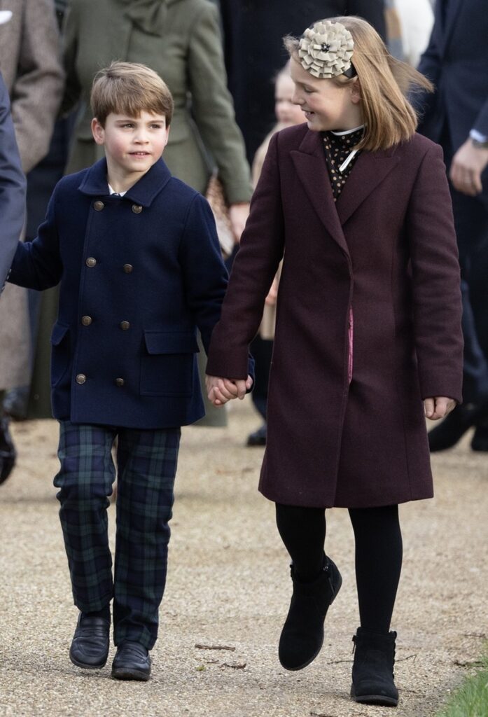 Prințul Louis și Mia Tindall au mers de mânuță la slujba de Crăciun
