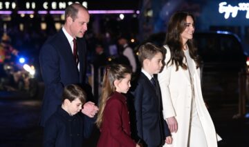 Prințul William de mână cu Prințul Louis, Prințul George și Prințesa Charlotte, iar în fața lor merge Kate Middleton