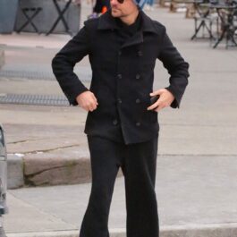 Bradley Cooper într-o ținută casual pe străzile din New York