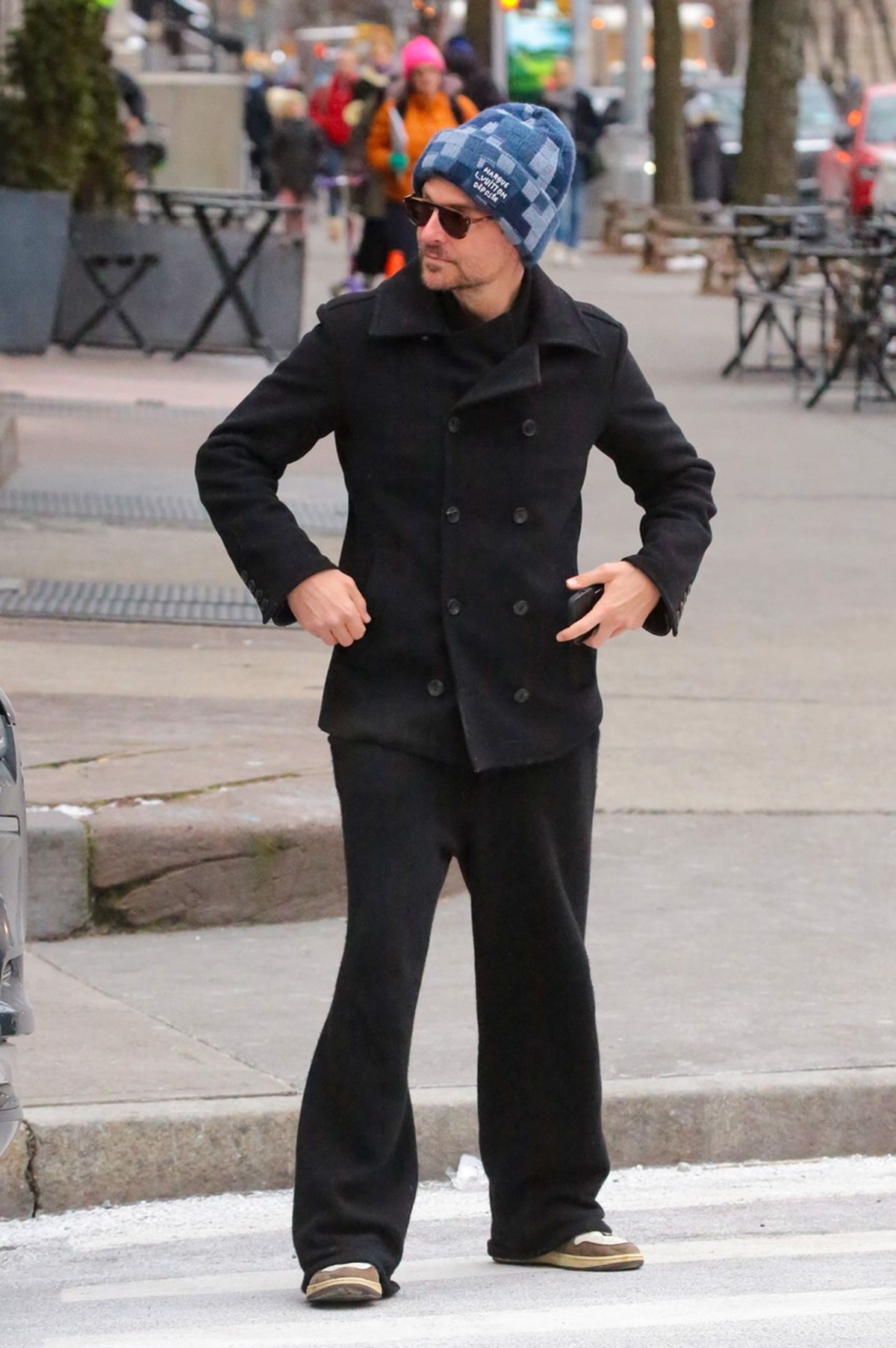 Bradley Cooper într-o ținută casual pe străzile din New York