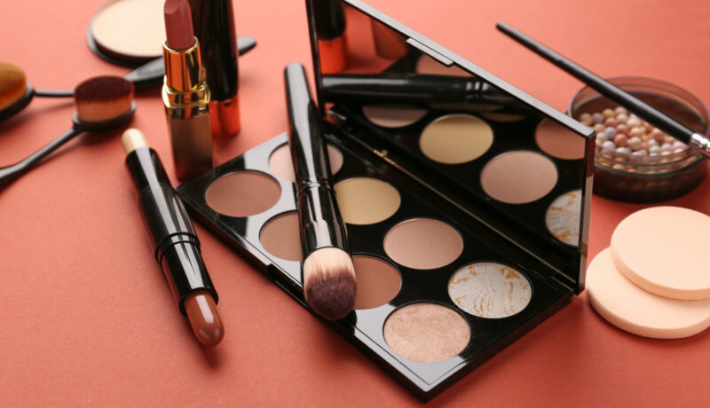 Cum să prelungești termenul de valabilitate al produselor cosmetice. Sfaturi practice de la un expert în make-up