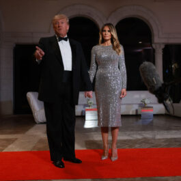 Donald Trump și Melania, la un eveniment, îmbrăcați elegant