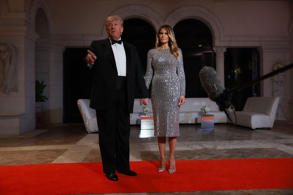 Donald Trump și Melania, la un eveniment, îmbrăcați elegant