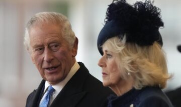 Regele Charles și Regina Camilla, la un eveniment, în haine elegante